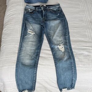 Relaxed Boyfriend Jeans in Distressed Blue
